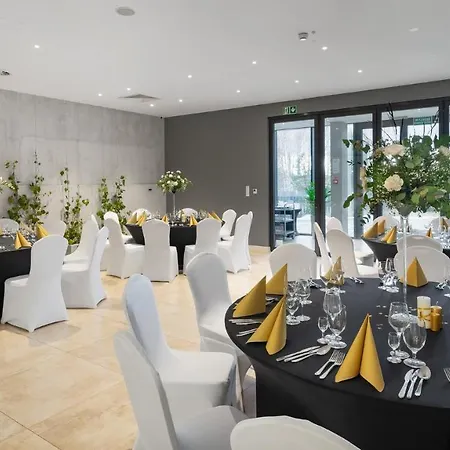 Hotel Artis Loft 4*